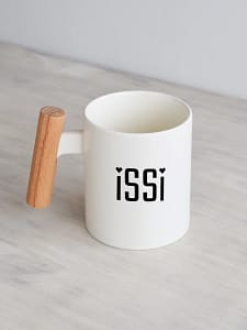 personaliseeritav kruus "issi" Hele 330ml puitsangaga kruus tekstiga issi ja südamekestega.
