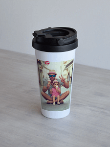 personaalne termoskruus – foto, tekst või mõlemad Valge 500 ml termoskruus, must keeratav sangaga kaan, personaliseeritud oma fotoga.