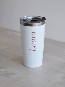 600 ml valge ringneck termoskruus nimeline elegant roosa vertikaalne Valge 600 ml termoskruus, nimeline-elegant, roosa, nime paigutus vertikaalne.