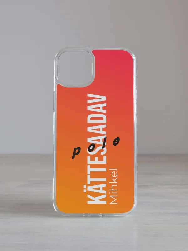 iPhone telefonikaan,, millele on trükitud personaalne tekst ja nimi.