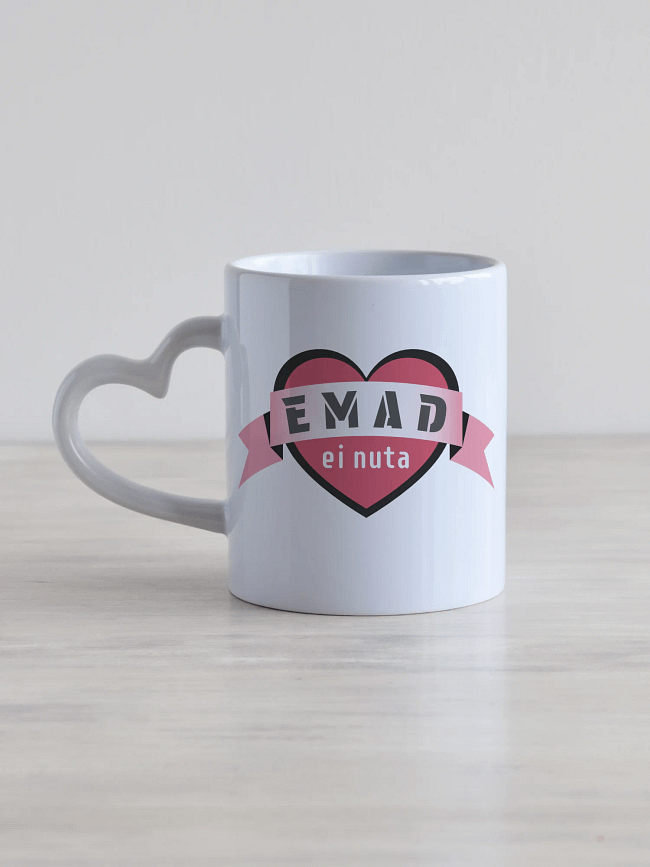 330ml valge keraamiline südamesangaga kruus südamekujulise embleemiga emad ei nuta, roosa- hall.