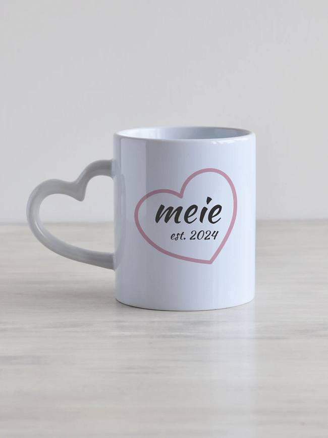 330ml valge südamesangaga keraamiline kruus oma tekstiga personaliseeritud.