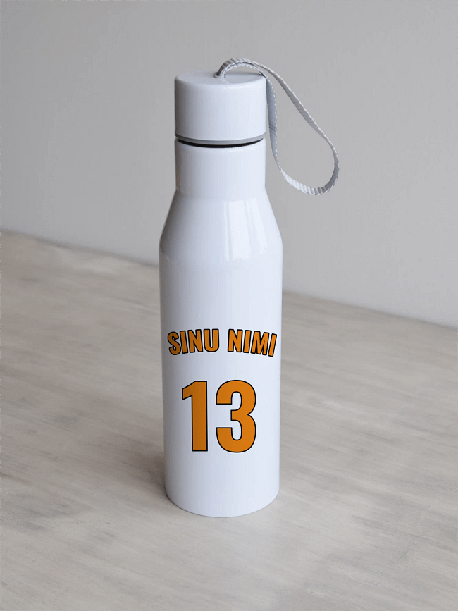 Valge 500ml Jalgpalliteemaline nime ja numbriga personaliseeritav veepudel, oranž-must.