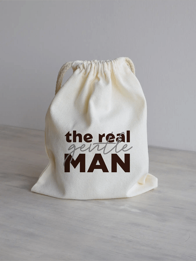 Riidest kinkekott kruusile kirjaga "the real gentleman"